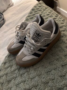 adidas White, Black & Gum Retro Low-Top Sneakers